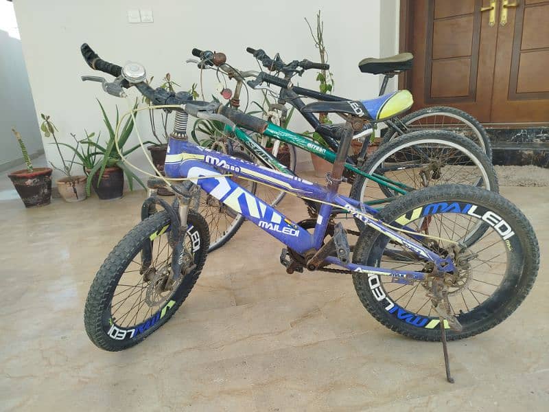 Blue cycle in offer. Used cycle in good condition with no problems. 0