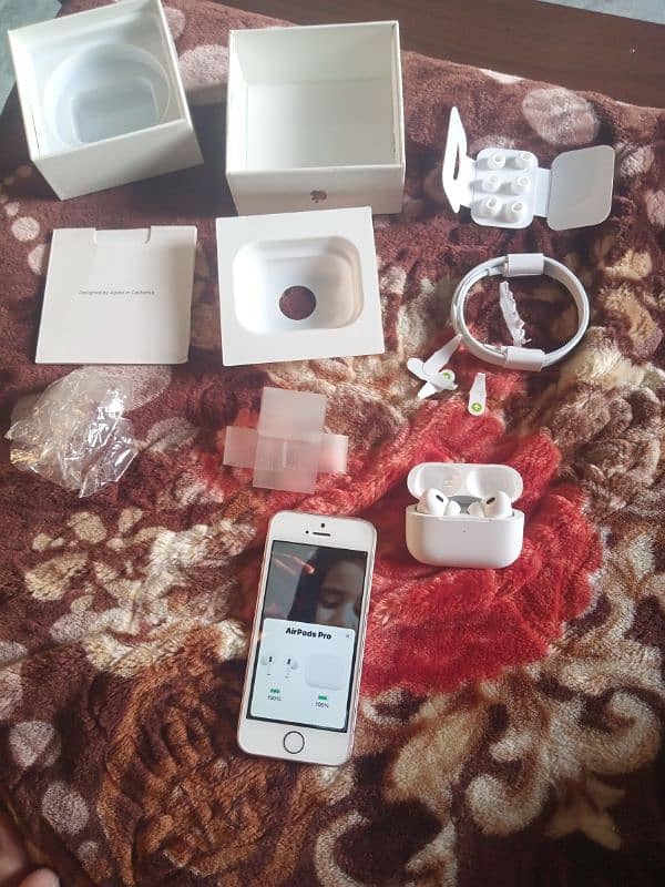 iphone se 32 gb  and Air pods pro 2nd generation 11