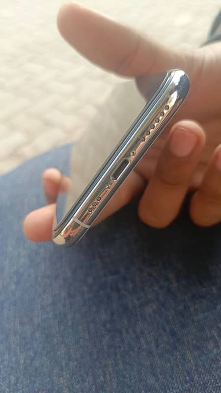 IPHONE 11  PRO NEAT N CLEAN CONDITION 10/10 8