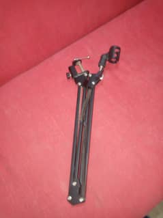 Slightly used mic stand almost new for gaming fixed price