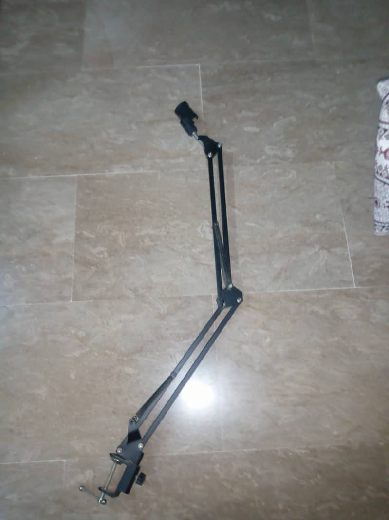 Slightly used mic stand almost new for gaming-studying 3