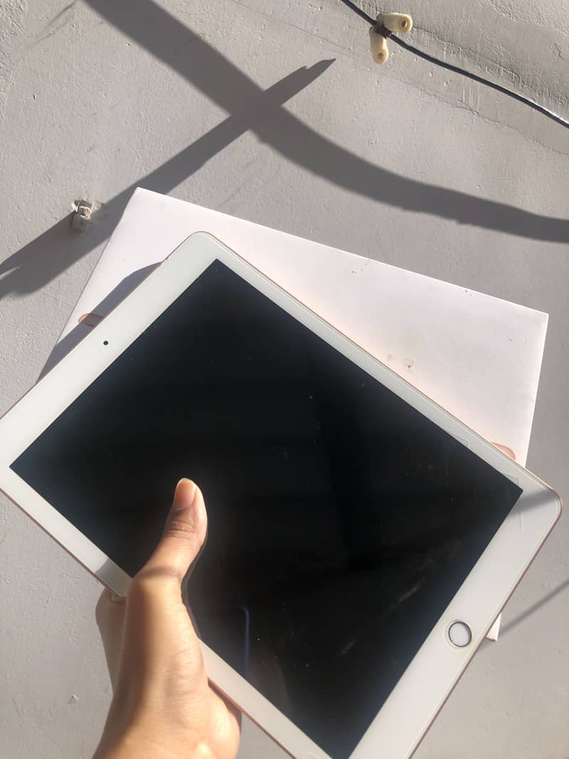 Ipad6th Generation With Box Only 3