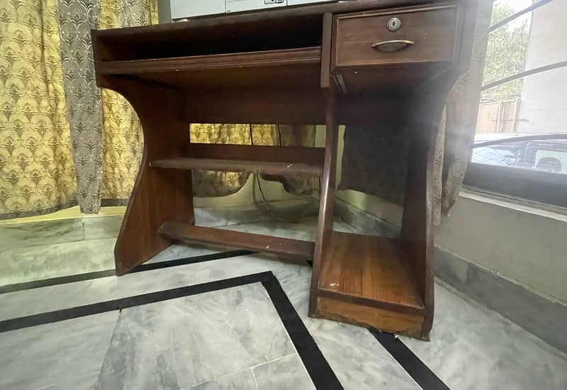 computer table/tv trolley 2