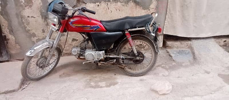 0/3/15/150/27/32united bike for sale peshwar numrbr hain 3