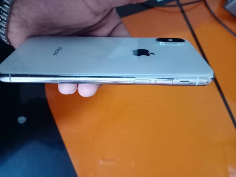 Apple iPhone XS 256GB (NON PTA) 1