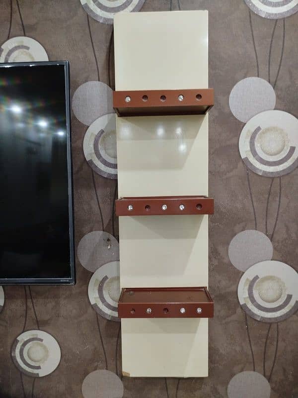 led tv console with showpiece 4