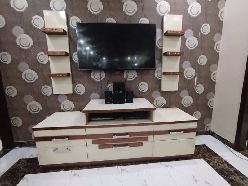 led tv console with showpiece 5