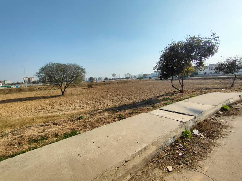 80 Feet Road 1 Kanal Lavish Location Residential Plot No 245 For Sale In DHA Phase 5 M Block Lahore 3