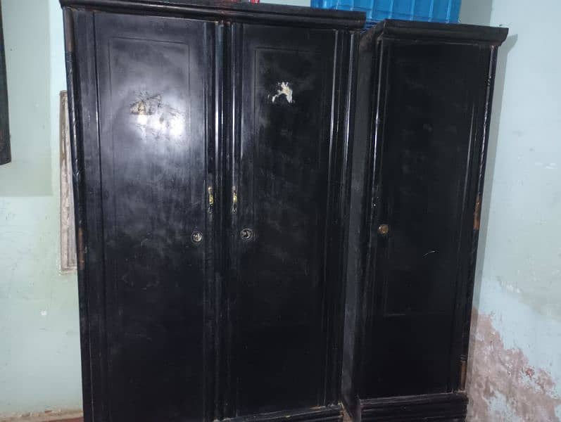 Steel Almari medium condition urgent saleee 3