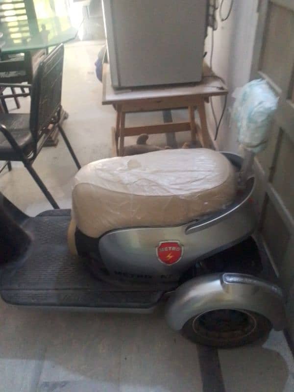 METRO A7 3 wheel Electric scooty contact  number 03314214454 1