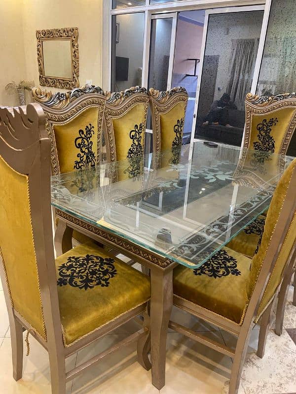 Beautiful Luxury Dining Table 0