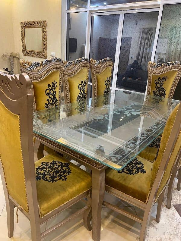 Beautiful Luxury Dining Table 1