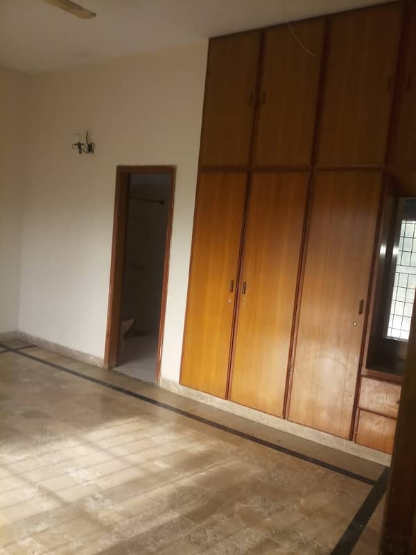 9 Marla 2 Beds Upper Portion Available For Rent In Phase 3, DHA. 3