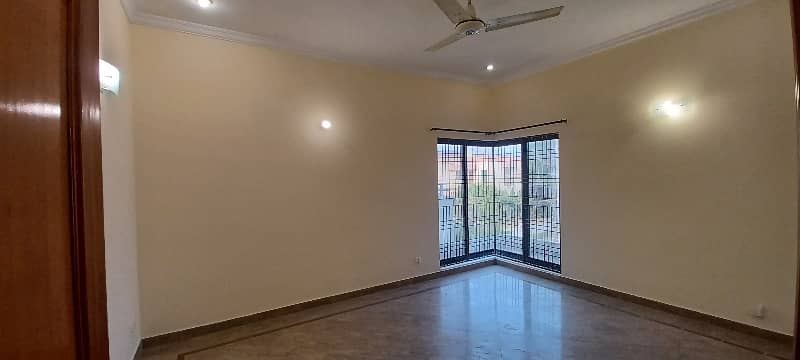 0ne Kanal Upper Portion with Separate Gate For Rent In Phase 3, DHA. 5