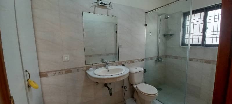 0ne Kanal Upper Portion with Separate Gate For Rent In Phase 3, DHA. 6