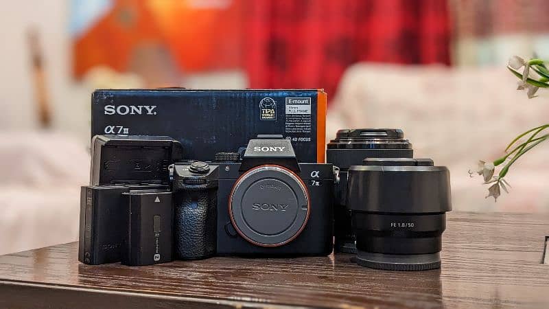 SONY A7III 4K WITH BOX AND 2 LENS 0