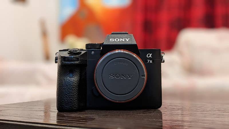 SONY A7III 4K WITH BOX AND 2 LENS 1