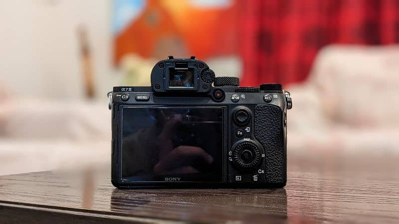 SONY A7III 4K WITH BOX AND 2 LENS 2