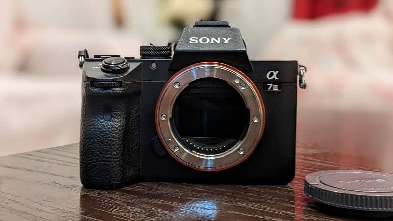 SONY A7III 4K WITH BOX AND 2 LENS 7