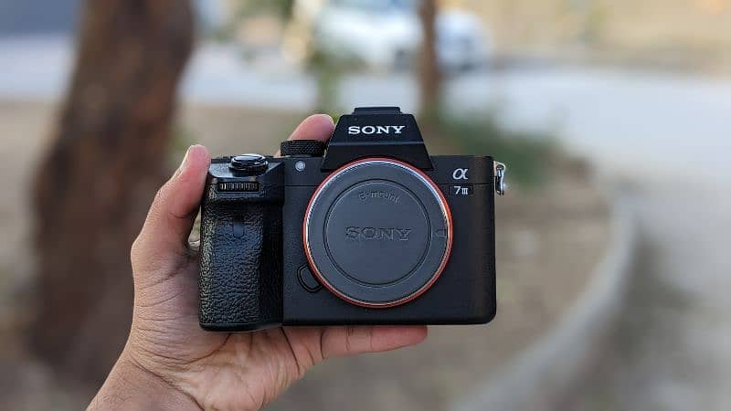 SONY A7III 4K WITH BOX AND 2 LENS 10