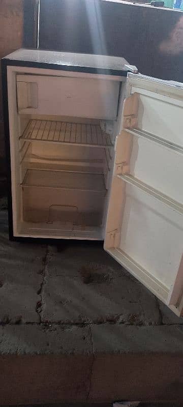 Dawlance refrigerator small size 1