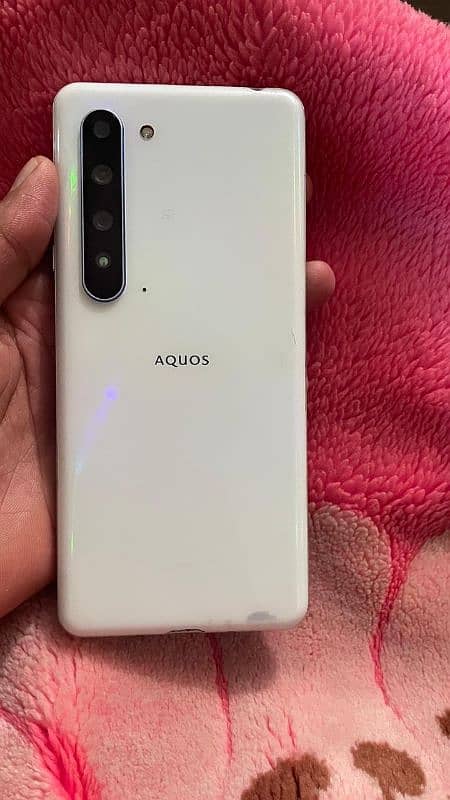 Aquos R5G 6