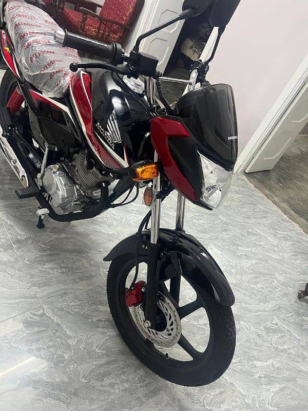 Honda cb125f 2022 for sale just like new WhatsApp nm 03098442794 0