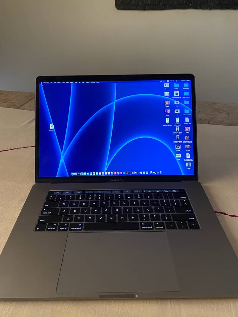 MacBook Pro 2017  15.4 inch  (i7, 16GB RAM, 500GB nvme 3.5GB GPU) 0