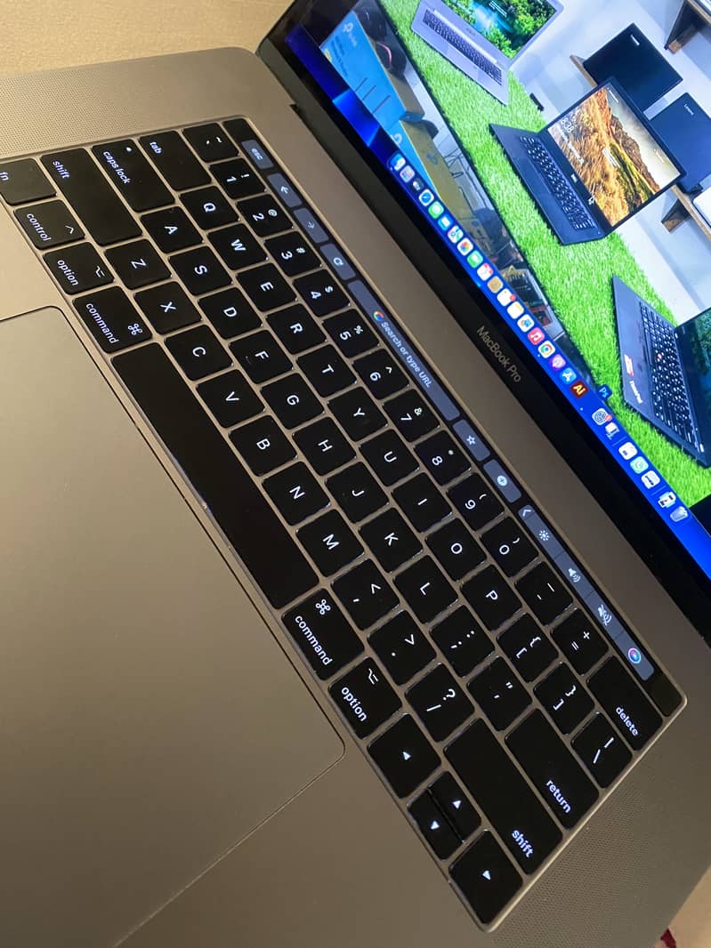 MacBook Pro 2017  15.4 inch  (i7, 16GB RAM, 500GB nvme 3.5GB GPU) 2