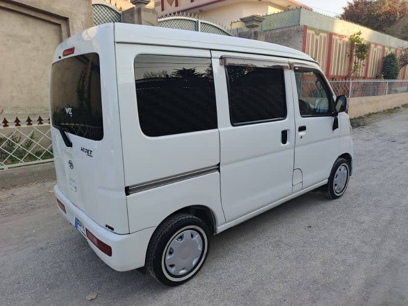 Daihatsu Hijet 2017 4