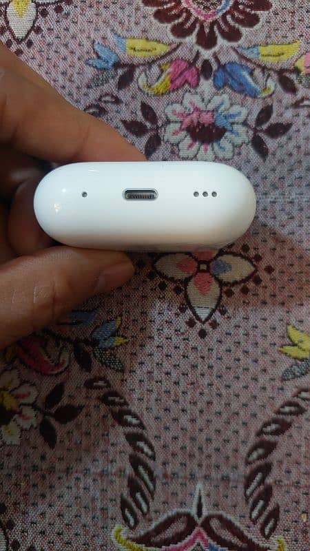 Airpods pro 2nd generation with magsafe case lightning white 2