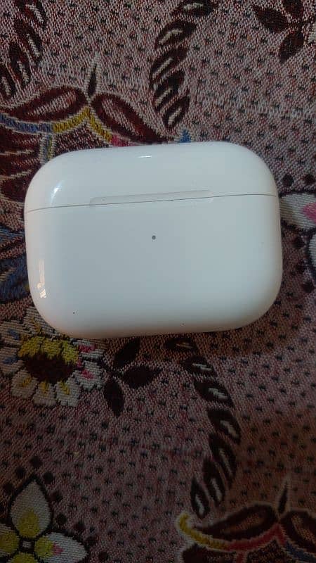 Airpods pro 2nd generation with magsafe case lightning white 3