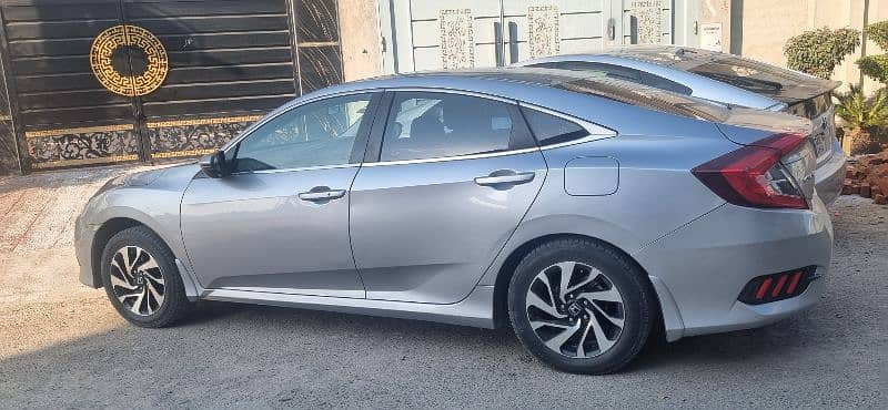 Honda Civic 19  ug full option 6