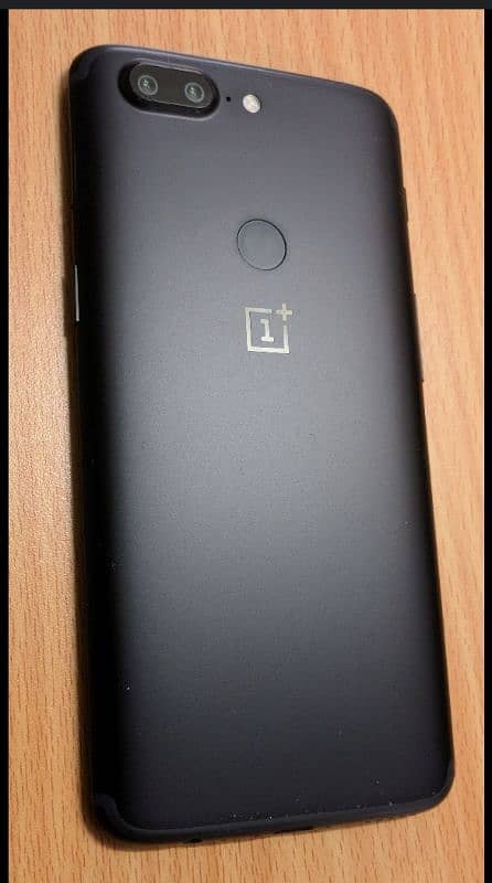 OnePlus 5T PTA APPROVE 8GB ram 128GB rom with original back case 1