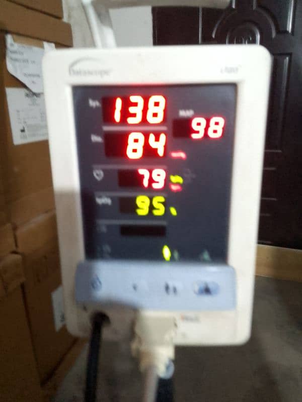 Patient monitor Blood pressure monitor bp monitor vitalsign monitor 2