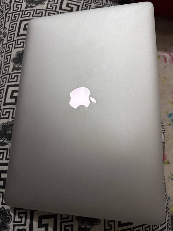 MacBook Pro (Retina, 15-inch Mid 2015) 1