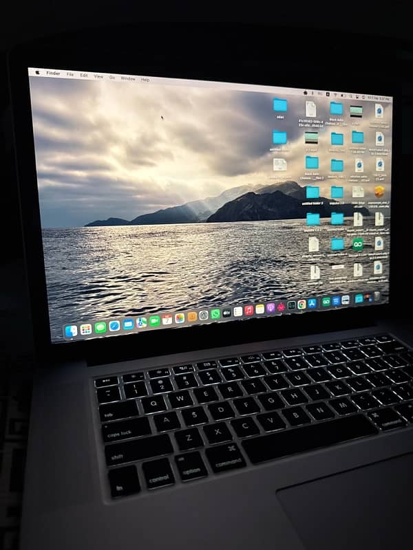 MacBook Pro (Retina, 15-inch Mid 2015) 4