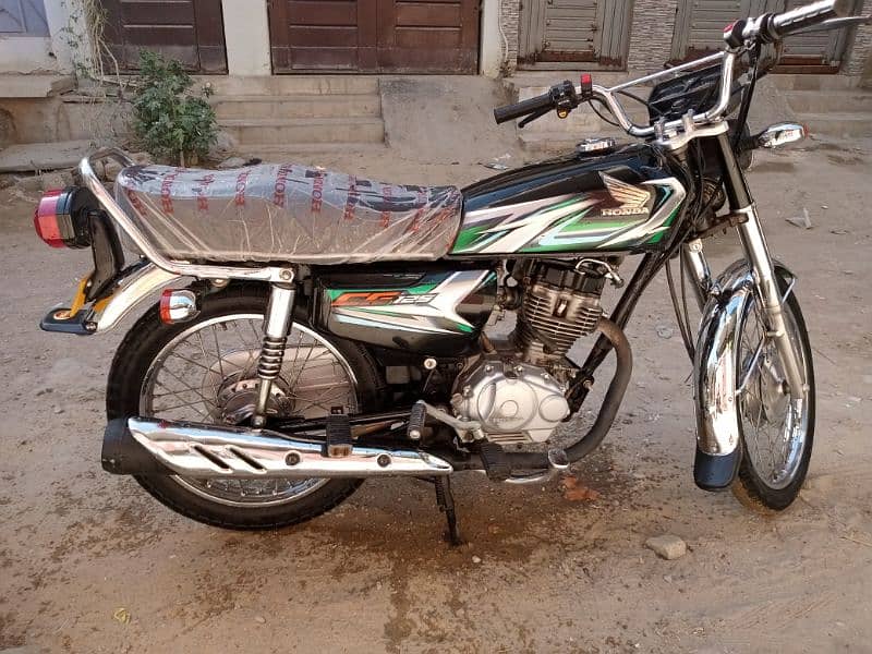 Honda CG 125 2023 black color Karachi number 2