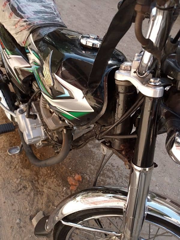 Honda CG 125 2023 black color Karachi number 9