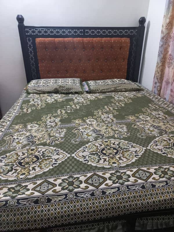 King Size Iron Bed 0