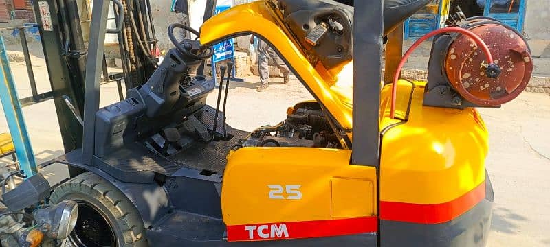 TCM FG25t3 Forklift 2