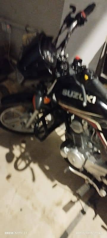 Suzuki 110 only 13000 km Chali hui ha nut to nut genuine bike 1