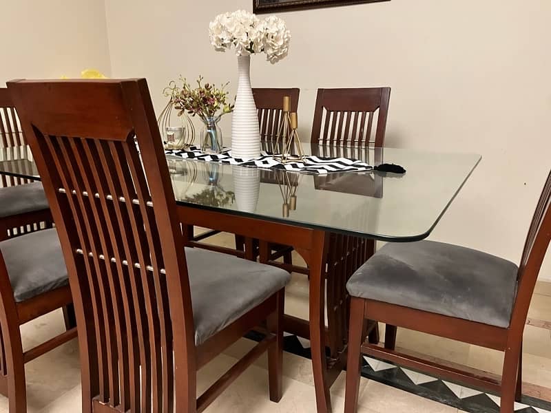 Dining table 6 seater 1