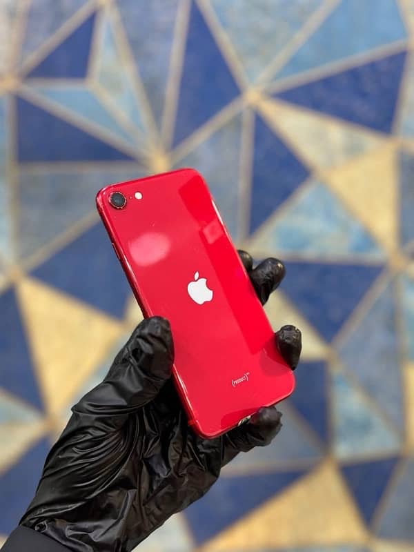 IPHONE RED EDITION SE 2020 (128 GB) waterpack 1