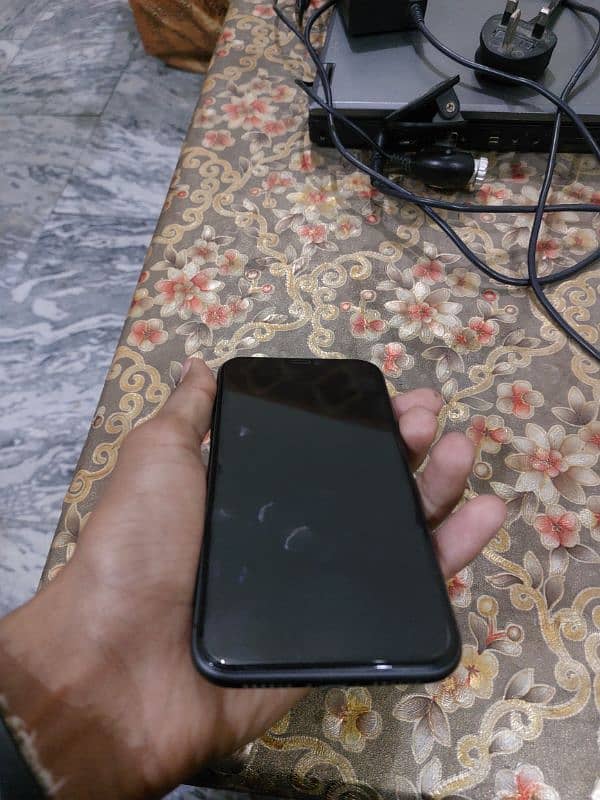 iphone 11 urget for sale 5