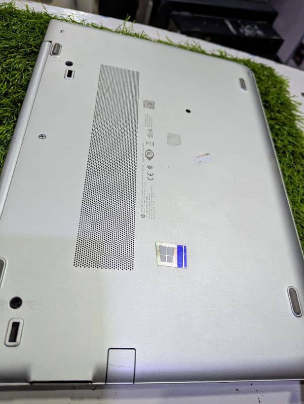 HP elitebook 830 i5-8th 8 gb 256 ssd 2