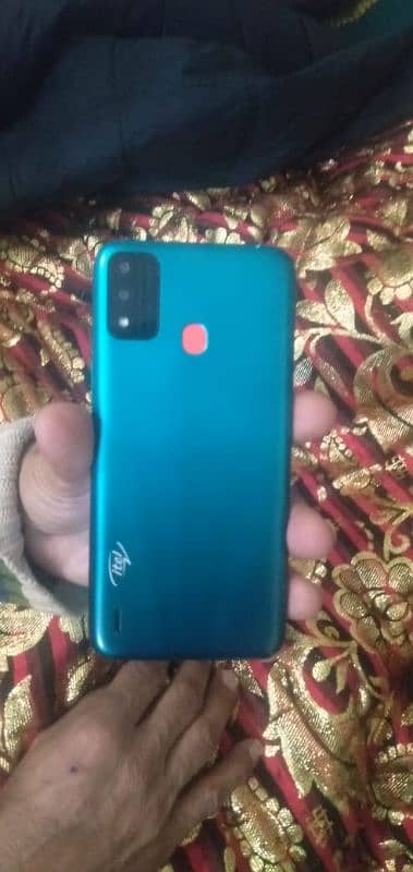 itel a48 ram 2/32 one handed used . call me whtsap 03038851909 1