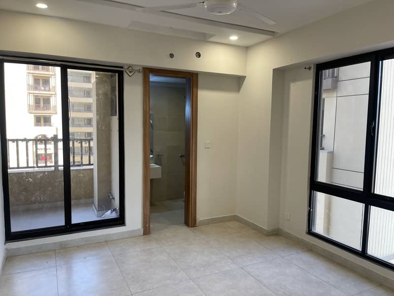 2-Bedroom Corner Apartment For Rent In Galleria Mall 12