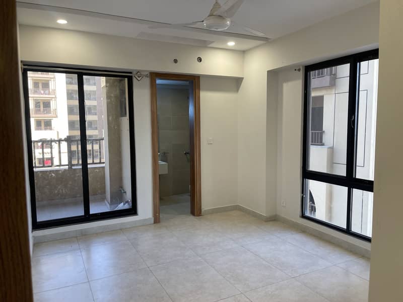 2-Bedroom Corner Apartment For Rent In Galleria Mall 14