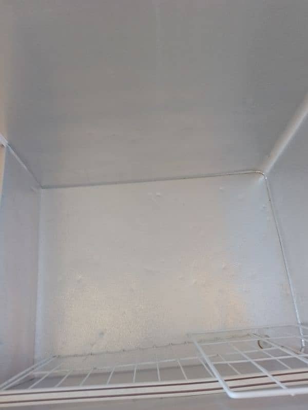 D freezer for sale in good condition 3